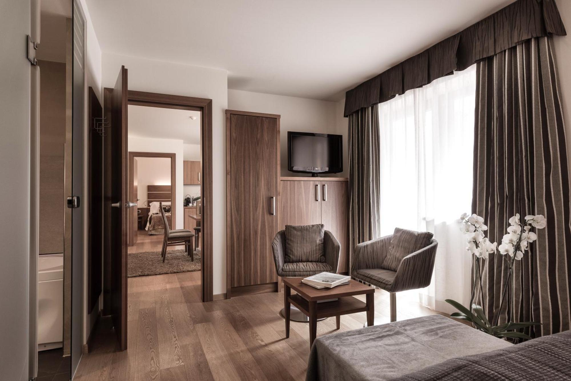 Solea Dolomiti Boutique Hotel Fai della Paganella Luaran gambar