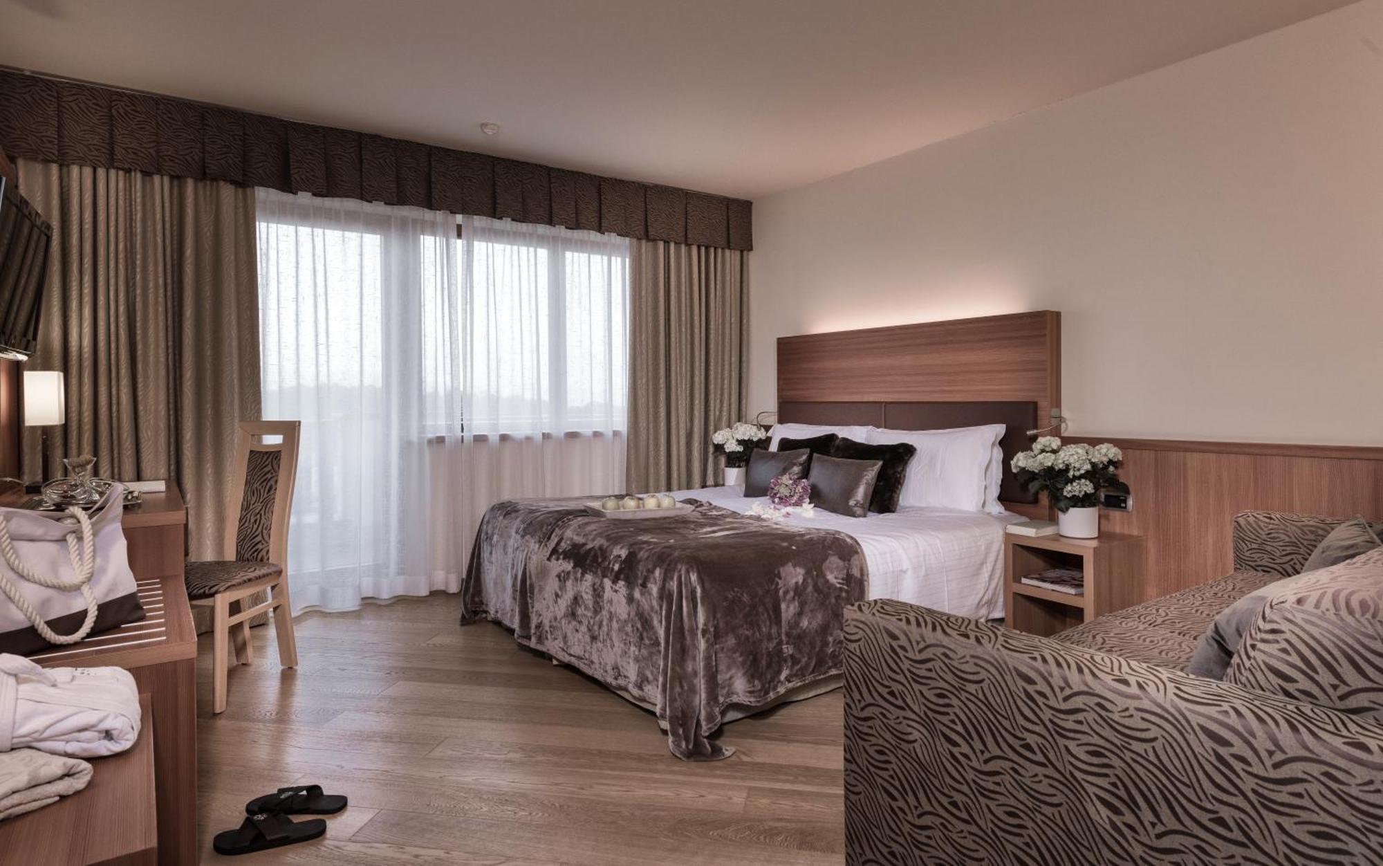 Solea Dolomiti Boutique Hotel Fai della Paganella Luaran gambar